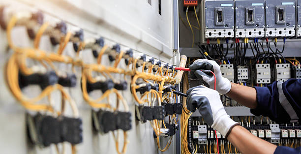 Professional Electrician technician working in Eaton Rapids, MI